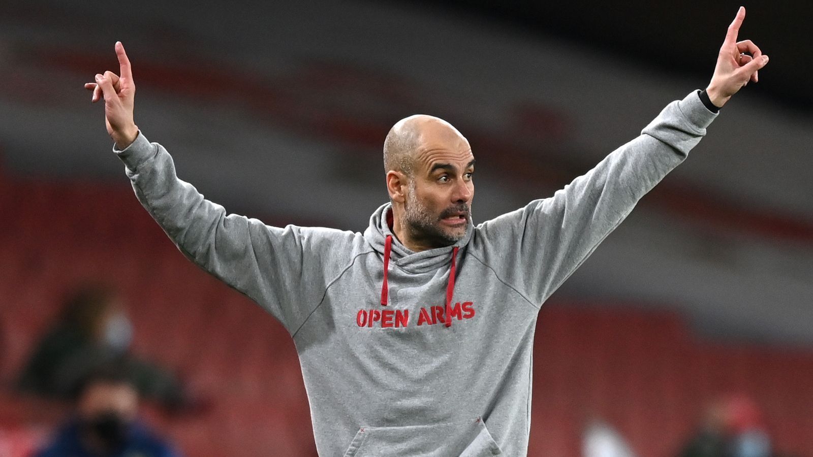 
                <strong>200. Sieg: City-Coach Guardiola stellt England-Rekord auf</strong><br>
                Manchester Citys Trainer Pep Guardiola hat am 26. Spieltag der Premier-League-Saison 2020/21 einen weiteren Karriere-Meilenstein erreicht. Der 2:1-Erfolg seines Teams gegen West Ham United war der 200. Pflichtspiel-Sieg des Spaniers auf der Bank der Engländer. So schnell hat noch kein Trainer auf der Insel diese Marke erreicht, denn Guardiola benötigte dafür lediglich 273 Begegnungen. Der Zweitplatzierte Jose Mourinho hat seinen 200. Sieg als damaliger Chelsea-Trainer erst in der 309. Begegnung einfahren können. Zudem bedeutete der 2:1-Sieg ManCitys gegen die "Hammers" auch gleichzeitig noch den 500. Erfolg in der Trainer-Karriere Guardiolas im Profi-Bereich. (Quelle: optajoe/twitter)
              