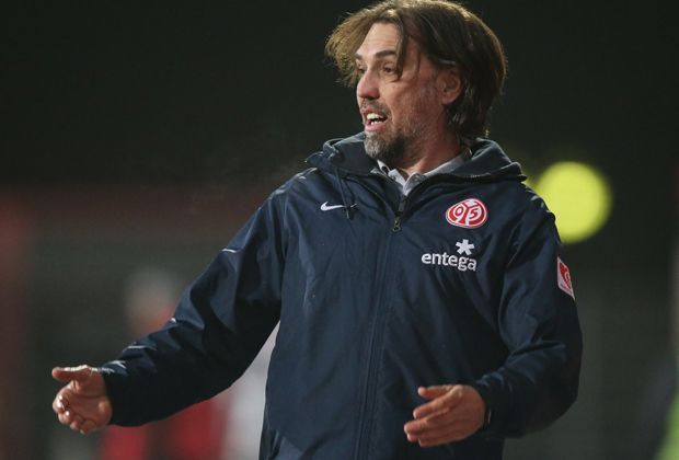 
                <strong>Martin Schmidt: Das ist der neue Mainz-Trainer</strong><br>
                Nachdem Mainz 05 nur noch einen Punkt von einem Abstiegsplatz entfernt ist, ziehen die Verantwortlichen die Reißleine. Für den glücklosen Kasper Hjulmand rückt Martin Schmidt auf. ran.de stellt den bisherigen U-23-Coach der Mainzer mit seinem bewegten Leben vor.
              