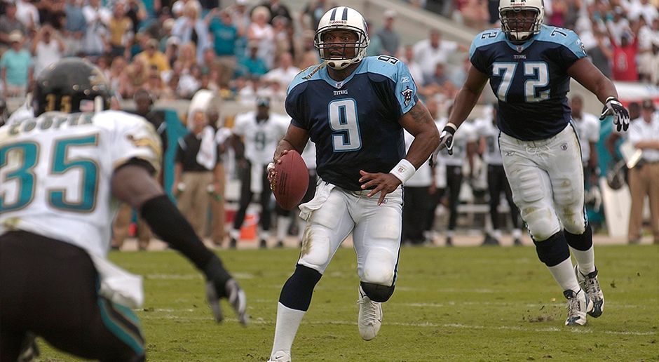 
                <strong>Steve McNair</strong><br>
                Platz 4: Steve McNair, 37 Rushing-Touchdowns (Teams: Tennessee Titans, Baltimore Ravens) - Steve McNair war eine Legende der Tennessee Titans und wurde 2003 zum MVP der Liga gewählt. Tragischerweise wurde der ehemalige Quarterback 2009, nur ein Jahr nachdem er seine Karriere beendet hatte, von seiner Geliebten erschossen. 
              