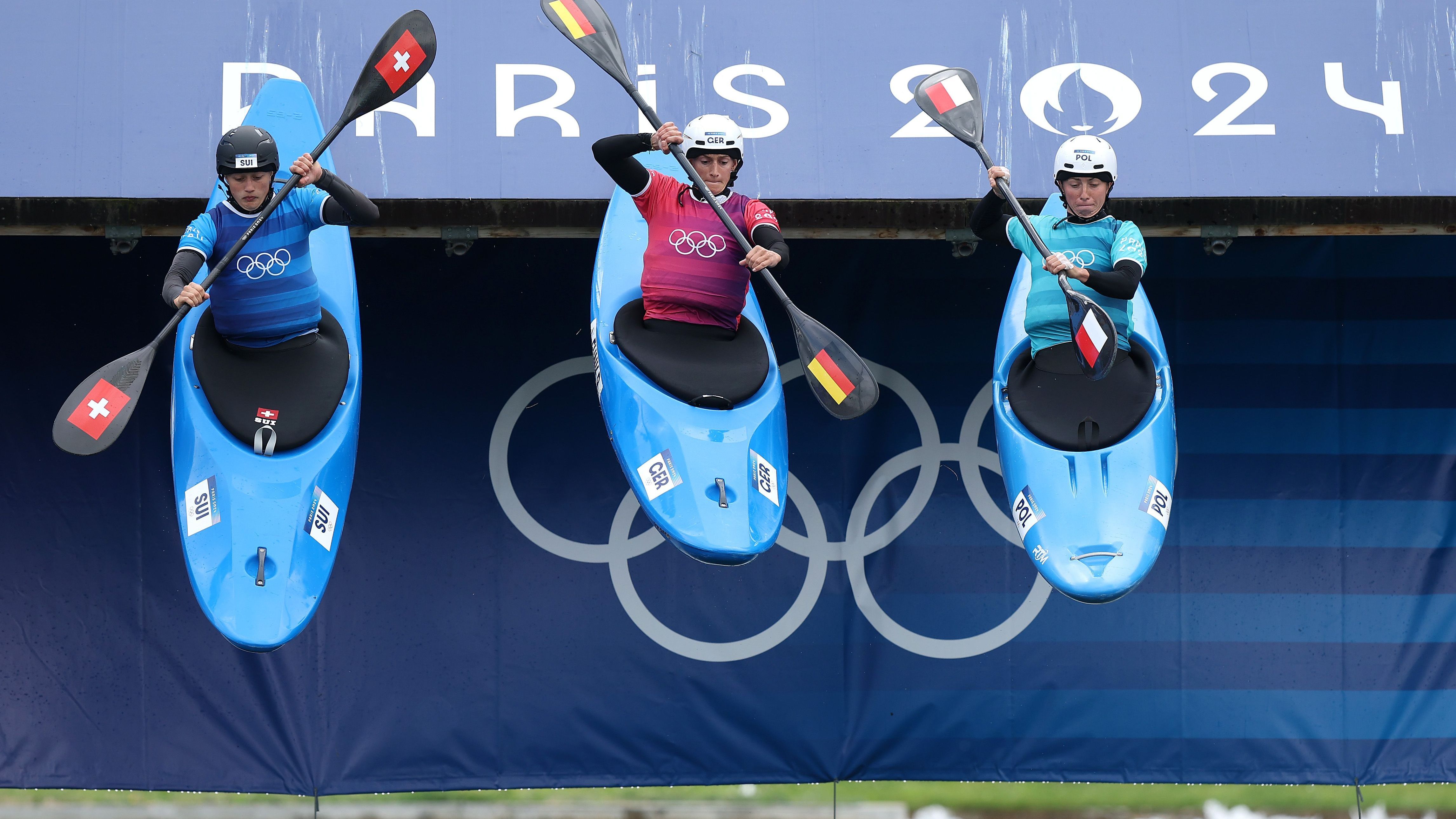 <strong>Olympia 2024: Die besten Bilder des achten Tages</strong><br>Bereits die Startphase beim Slalomkanu-Massenstart ist ein Spektakel für sich. Von einer kleinen Rampe aus startend geht es in den Pacours.