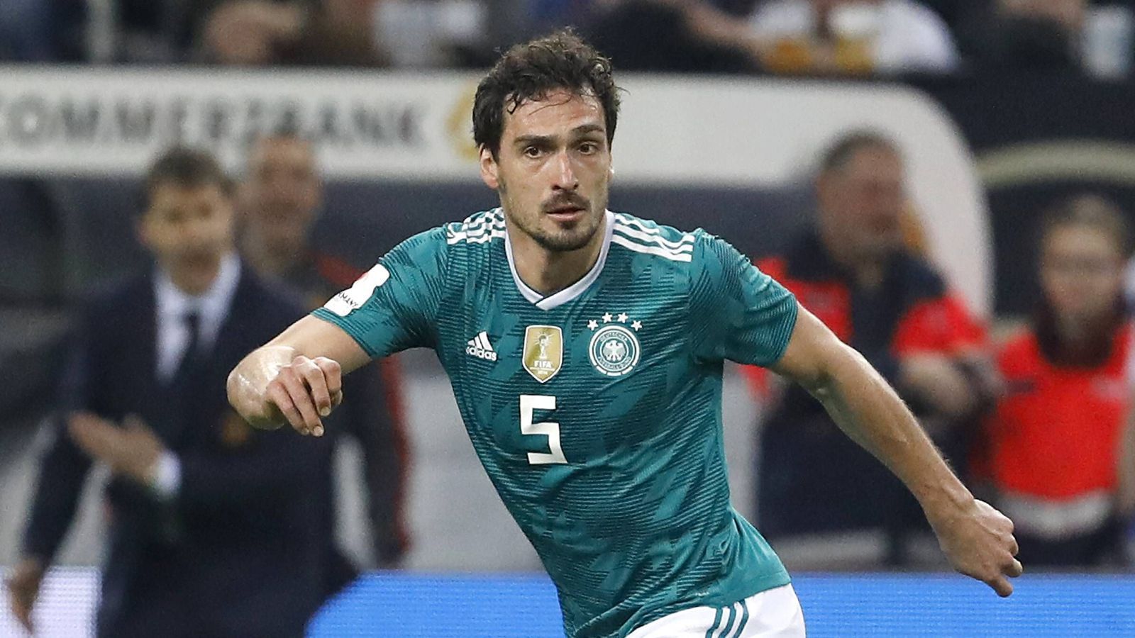 
                <strong>Mats Hummels</strong><br>
                Nummer 5: Mats Hummels (Bayern München), Abwehr, 29 Jahre, 66 Länderspiele, 5 Tore
              