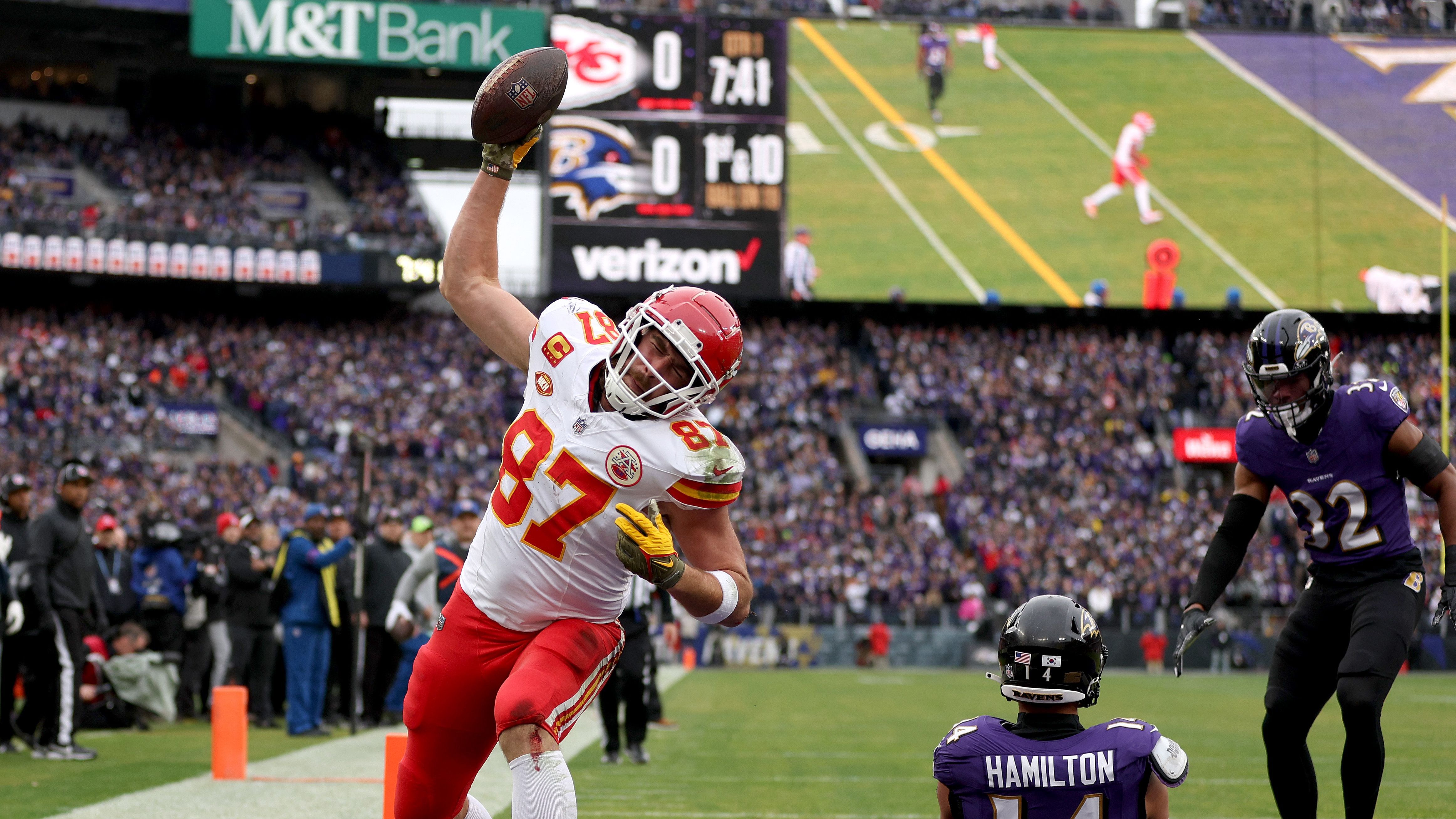 <em><strong>Welches Stadion hat die beste Bewertung?<br>ran</strong> hat die Bewertungen der NFL-Stadien ausgewertet. Das Ranking basiert auf dem Durchschnitt der Bewertungen von Google, Yelp und TripAdvisor (Skala 1-5). Bei gleichen Durchschnittswertungen wurde die zweite Nachkommastelle herangezogen. Wenn diese auch gleich war, teilten sich die Stadien den Platz. (Stand 12.08.2025)</em>
