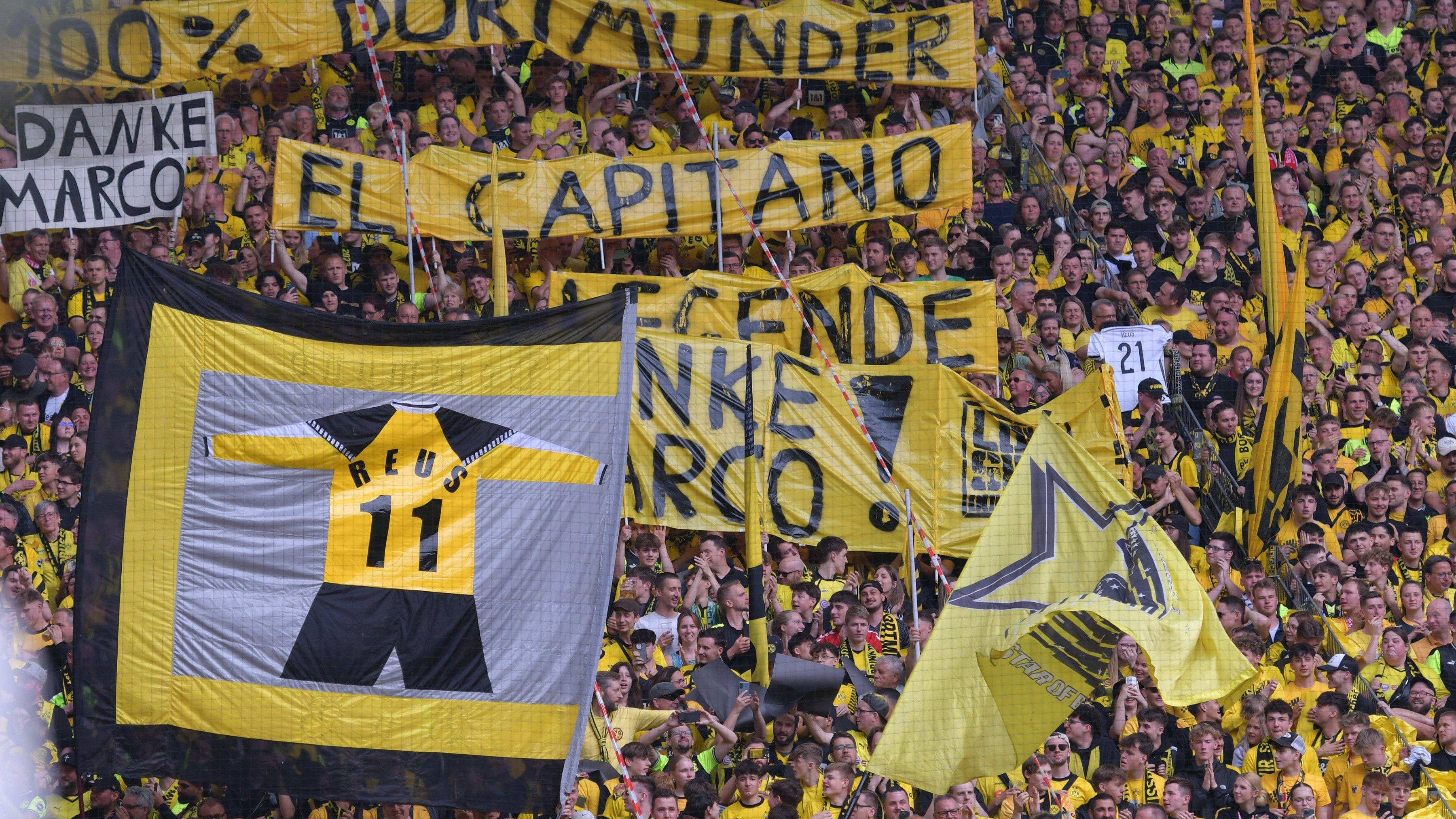 <strong>Marco Reus (Borussia Dortmund)</strong><br>Natürlich sprach auch die Südtribüne im Dortmunder Stadion ihrer Identifikationsfigur großen Dank aus. Ob wie hier mit einem Spruchband und dem Abbild eines Trikots ...