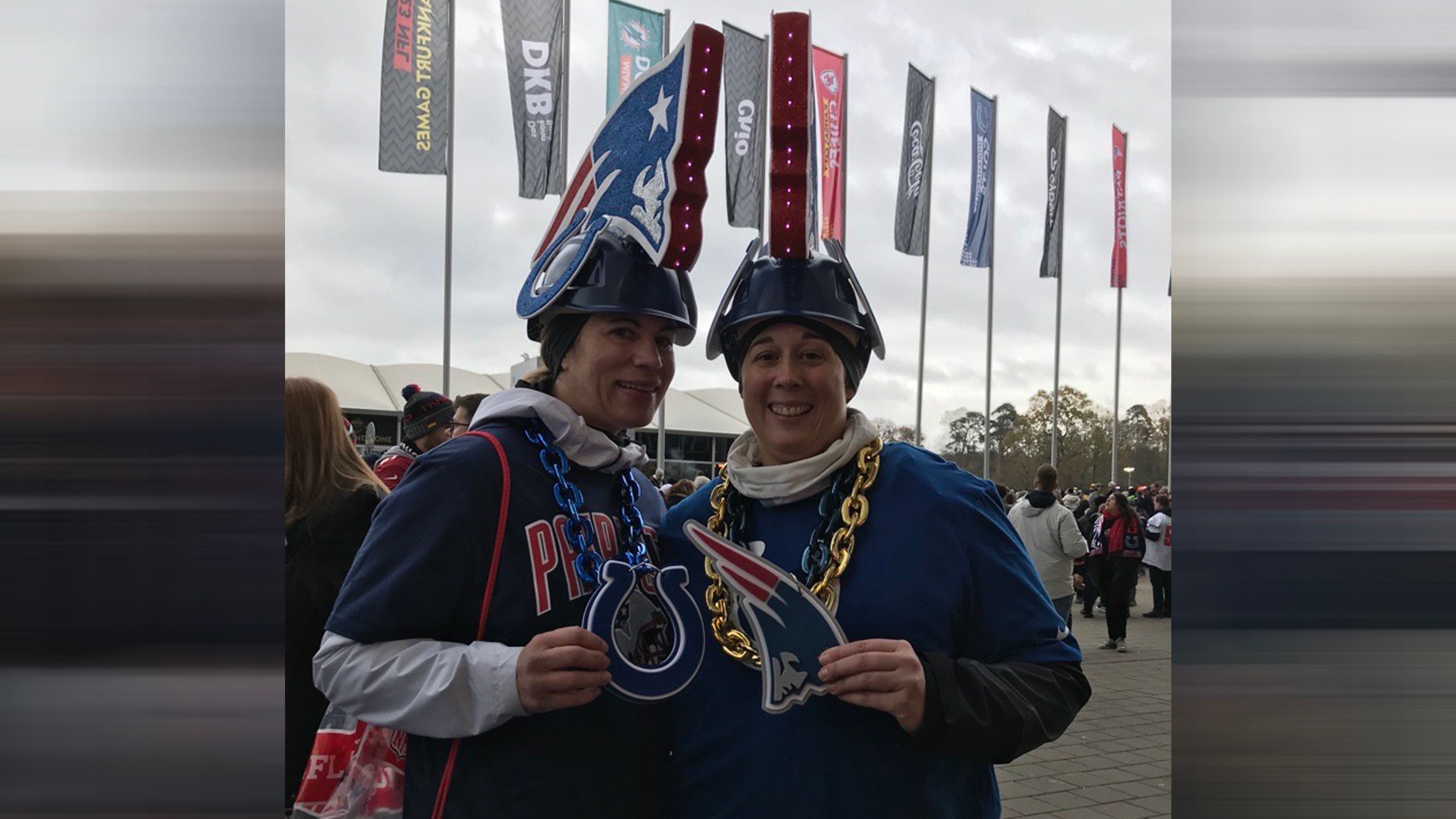 <strong>NFL in Frankfurt: Die besten Outfits der Football-Fans</strong><br>Die Football-Community hat sich neben Trikots auch einige coole Kostüme ausgesucht.