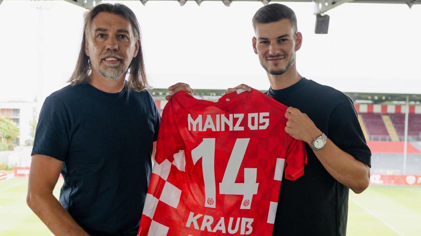 <strong>Tom Krauß </strong><br>
                Der 1. FSV Mainz 05 hat sich mit einem Talent verstärkt: Der 22-jährige Tom Krauß wechselt von RB Leipzig zu den Mainzern. Krauß hatte sich vor allem während seiner Leihe beim FC Schalke 04 in den Fokus gespielt und wurde zu einem wichtigen Bestandteil des Absteigers. Die Ablöse soll laut mehreren Medienberichten fünf Millionen Euro betragen. Im <a target="_blank" href="https://bundesligamanager.ran.de/"><strong><em>ran</em></strong> Bundesliga-Manager</a>&nbsp;kostet der junge Mann 6,3 Millionen Euro.