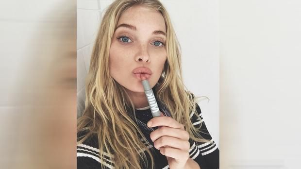 
                <strong>Elsa Hosk</strong><br>
                Ihr makelloser Körper ist in Zeitschriften, im Netz und auf überdimensionalen Werbebannern auf der ganzen Welt zu sehen: Elsa Hosk zieht als Model für die Unterwäschemarke "Victoria's Secret" die Blicke auf sich. Dabei begann sie ihre Karriere athletisch, statt sexy. Vor dem Durchbruch im Modelgeschäft war Hosk Profisportlerin. ran.de stellt die Schönheit aus Schweden vor.
              