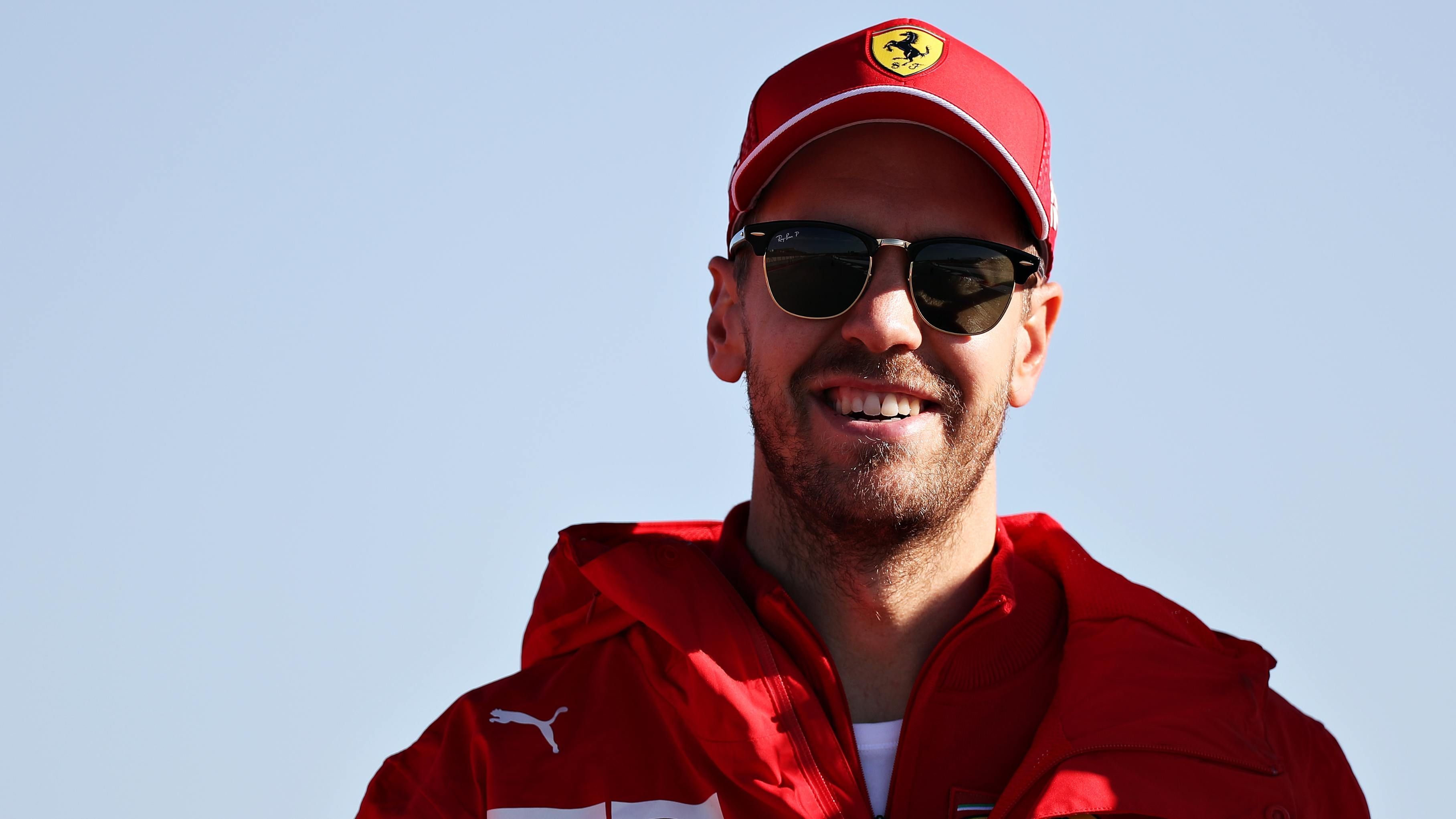 
                <strong>Nach dem Vettel-Beben: Die Zahlen zu seinem neuen Vertrag bei Aston Martin</strong><br>
                Nachdem bekannt wurde, dass Sebastian Vettel zur kommenden Saison von Ferrari zu Racing Point (dann Aston Martin) wechseln wird, häuften sich die Spekulationen und Medienberichte zu den möglichen neuen Vertragsinhalten von Vettels Kontrakt beim englischen Autohersteller. ran.de gibt einen Überblick, wie der Vertrag aufgebaut sein könnte und welche Faktoren hier eine Rolle spielen sollen. (Quelle: Motorsport Total)
              