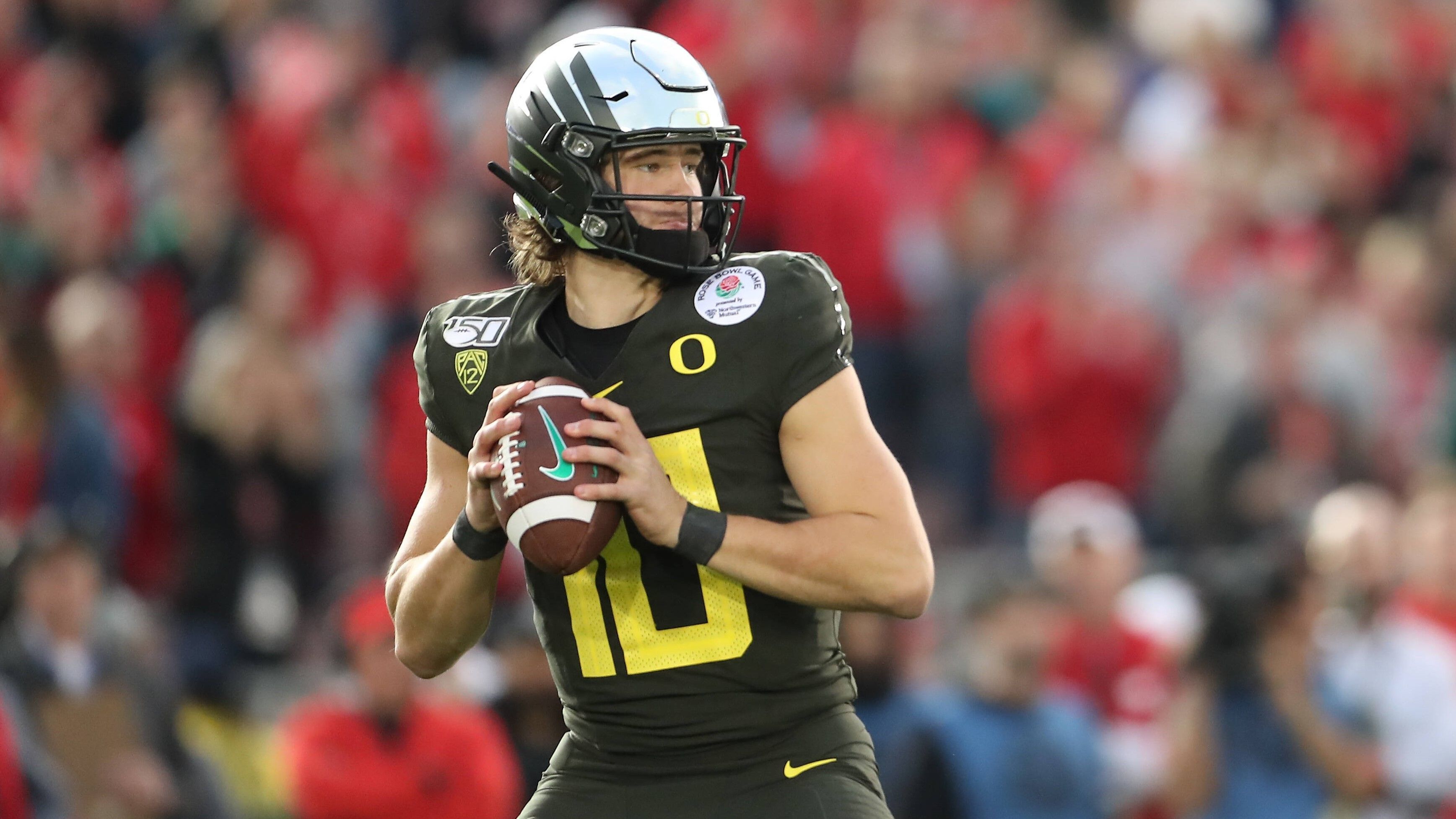 
                <strong>5. Pick - Miami Dolphins: Justin Herbert (Oregon)</strong><br>
                Auch ein guter Quarterback, der zwar letzte Saison ein paar Schwächen gezeigt hat, aber am Ende eine gute Vorstellung im Senior Bowl und im Combine abgeliefert hat.
              