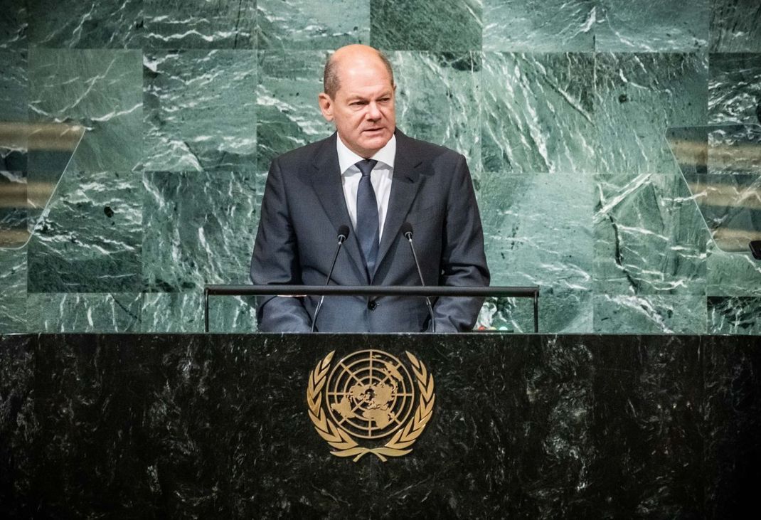 In seiner ersten Rede vor der UN-Generalversammlung warf Olaf Scholz (SPD) Russlands Präsident Wladimir Putin "blanken Imperialismus" vor. Außerdem forderte er die Aufklärung von Kriegsverbrechen.