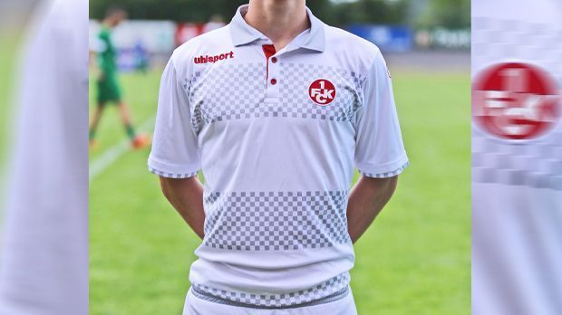 
                <strong>1. FC Kaiserslautern</strong><br>
                Was sich der 1. FC Kaiserslautern bei diesem Trikot gedacht hat, bleibt uns ein Rätsel. Die Pfälzer setzen auswärts auf eine Mischung aus Schlafanzug und Schachbrett. Oh je ...
              