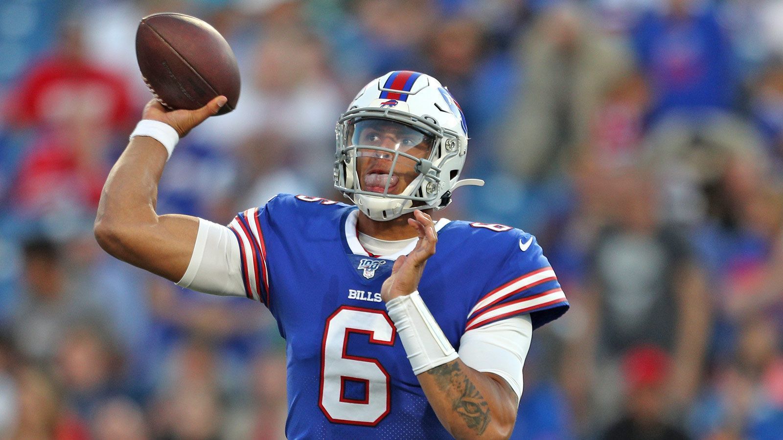 
                <strong>Tyree Jackson (Backup Quarterback DC Defenders) </strong><br>
                Der Backup von Cardale Jones heißt Tyree Jackson und war ebenfalls bei den Buffalo Bills in der NFL. Dort spielte er allerdings nur während der Pre Season und schaffte es nicht in den finalen Kader. Der 22-Jährige spielte am College ebenfalls in Buffalo. 
              