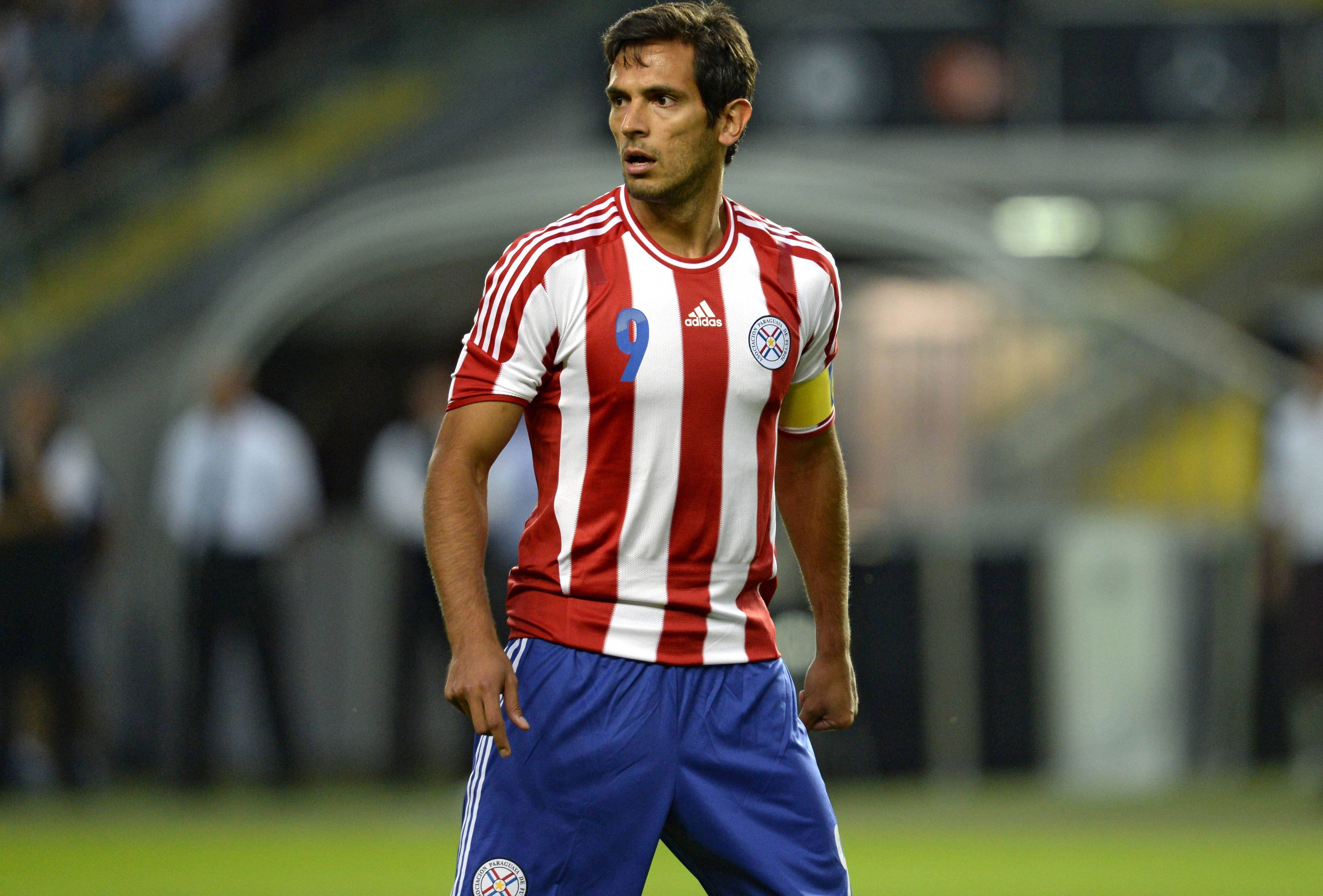 
                <strong>Ex-Bundesliga-Spieler: Roque Santa Cruz (Paraguay)</strong><br>
                Der 33-Jährige stand 233-Mal für den FC Bayern München auf dem Platz und erzielte dabei 51 Tore und 21 Vorlagen. Momentan kickt der Mittelstürmer in Mexiko bei Cruz Azul.
              