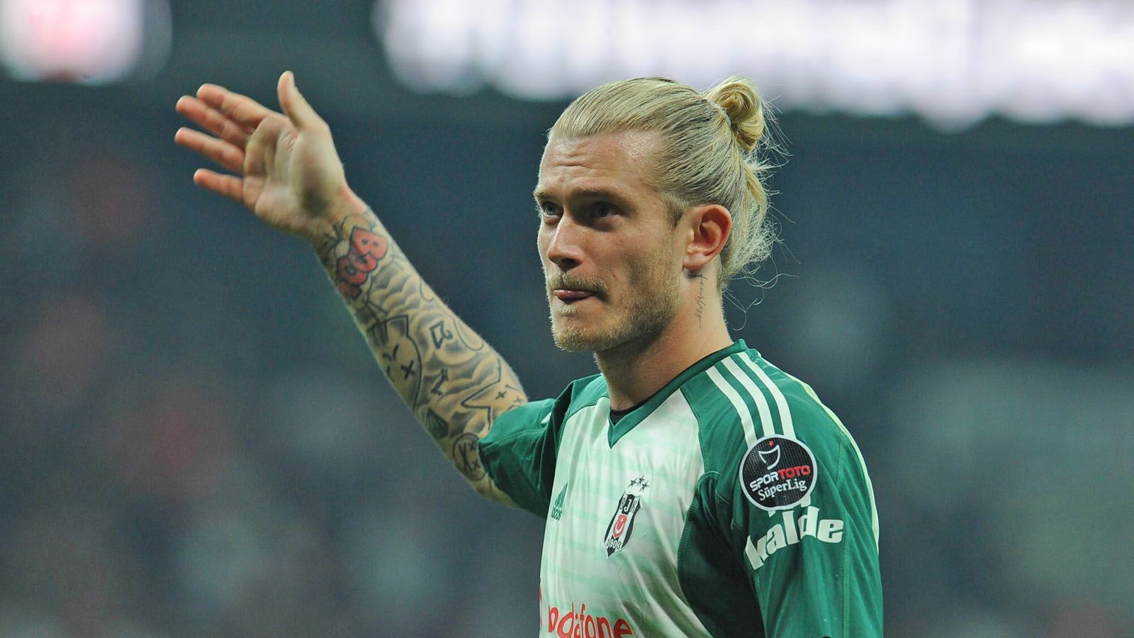 
                <strong>Süper Lig</strong><br>
                Süper Lig: 08. Juni bis 30. August 2019Besiktas Istanbul könnte in diesem Sommer Keeper Loris Karius verlieren - würde dem 25-Jährigen wohl aber bei einem Abschied keine Steine in den Weg legen. Dem türkischen "Fotomac" zufolge wird die Leihe zwischen Liverpool und dem Süper-Lig-Klub vorzeitig aufgelöst, sollte die AS Rom wie spekuliert ein lukratives Angebot für den Deutschen abgeben. Bis Ende August könnte Istanbul darauf reagieren und sich einen neuen Keeper suchen.
              