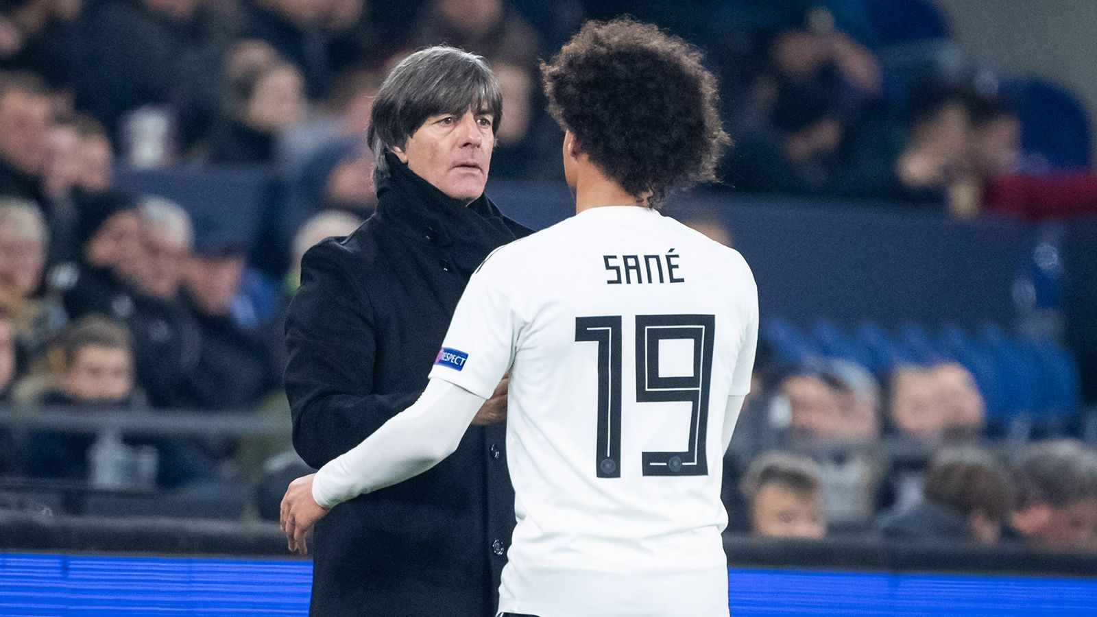 
                <strong>GEWINNER: Joachim Löw und die Nationalmannschaft</strong><br>
                Thema Spielpraxis. Spielt Sane konstant und gut, ist er auch für Löw und die Nationalmannschaft wertvoller. Dazu kommt, dass die Mehrheit der Nationalelf in München versammelt ist. Mit Sane kann die Nationalmannschaft noch besser einspielen.
              