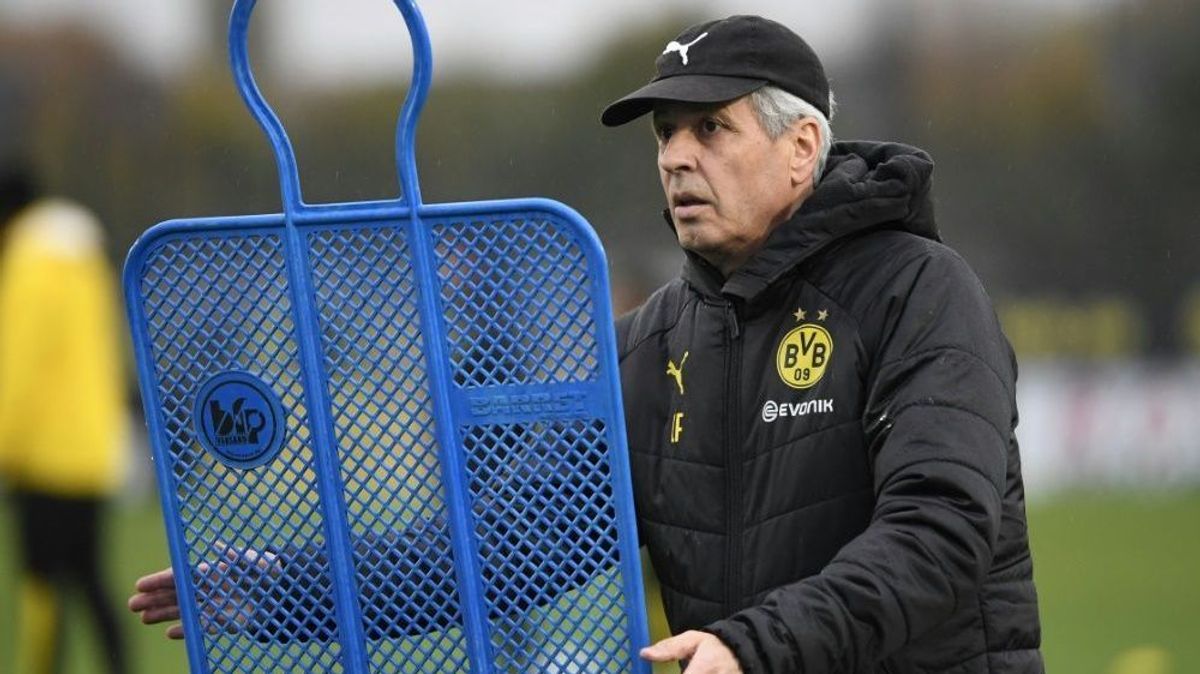 Lucien Favre mit hohem Druck beim Training des BVB
