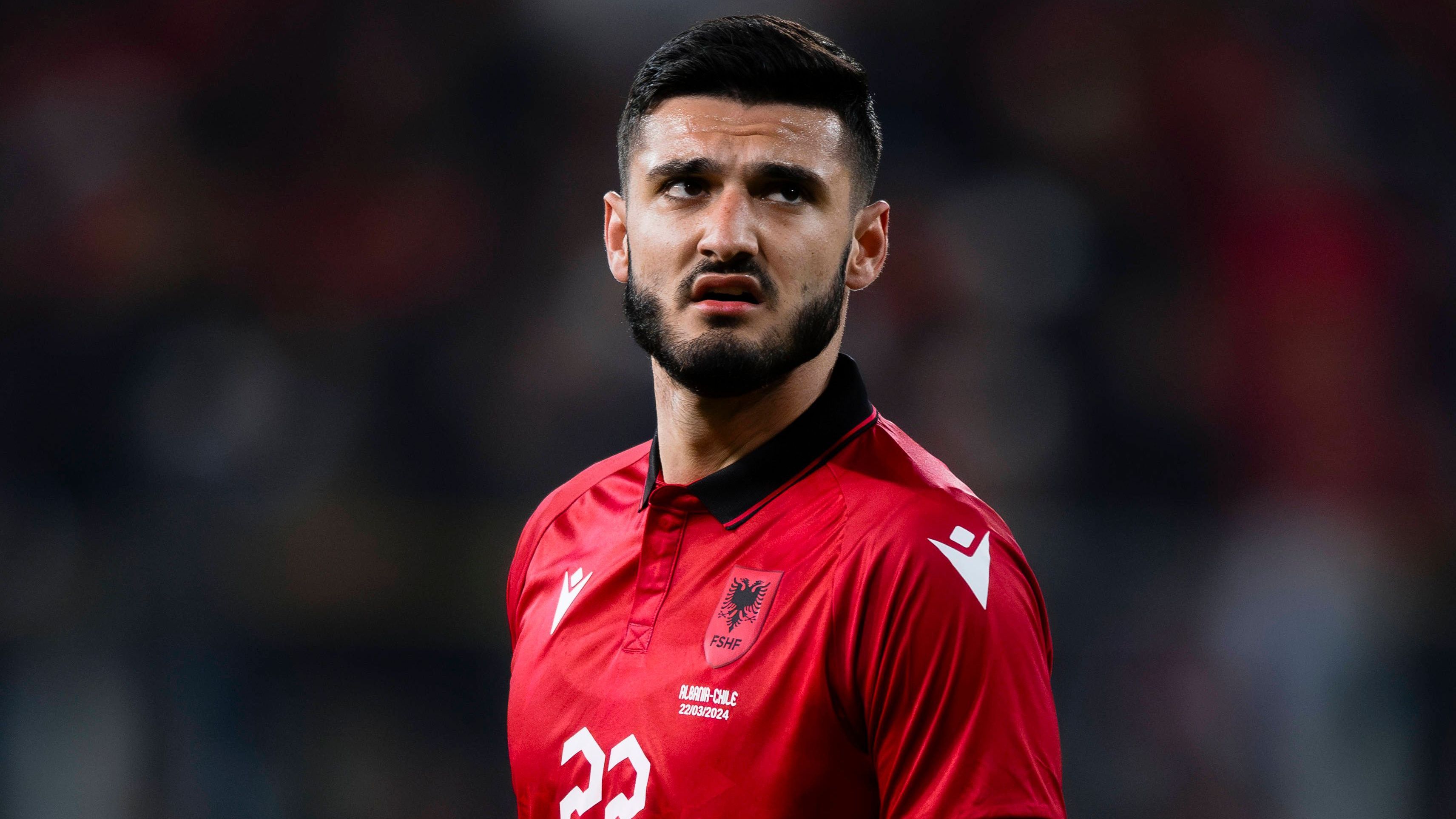 <strong>Albanien: Armando Broja</strong><br>Verein: FC Fulham (geliehen vom FC Chelsea)<br>Länderspiele: 19 (vier Tore)<br>Position: Mittelstürmer&nbsp;<br>Alter: 22 Jahre<br>Marktwert: 22 Millionen Euro