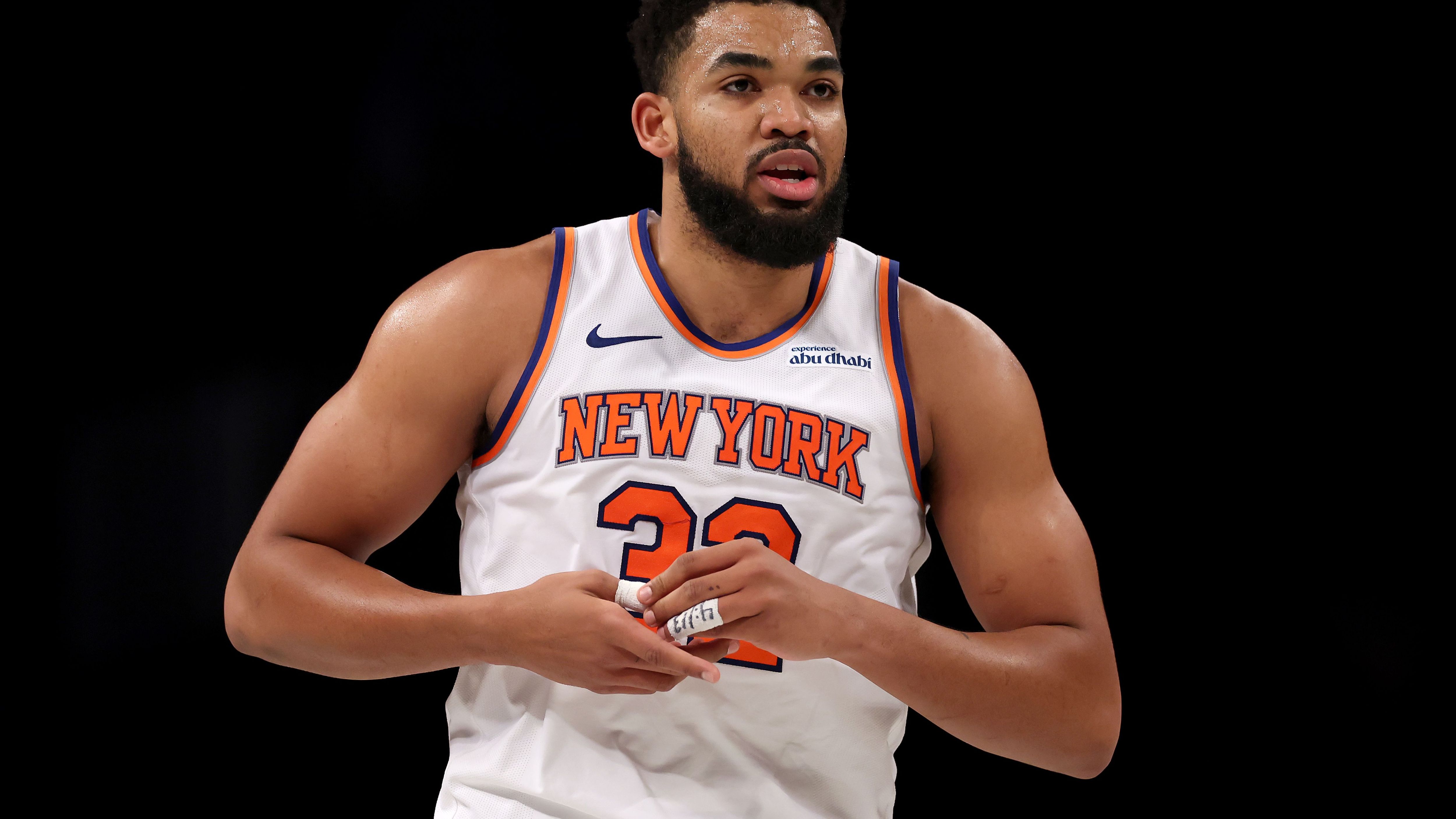 <strong>Karl-Anthony Towns</strong> <strong>(Eastern Conference) - Starter</strong><br><strong>Team:</strong> New York Knicks<br><strong>Position:</strong> Forward<br><strong>All-Star-Nominierungen (vor 2025):</strong> 4<br><strong>Größte Erfolge:</strong> 2x All-NBA Third Team, All-Rookie Team, Rookie of the Year