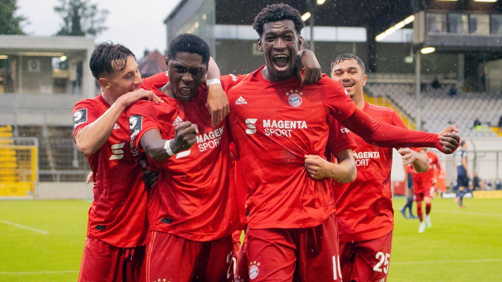
                <strong>So geht es für Bayerns Drittliga-Meister weiter</strong><br>
                Die zweite Mannschaft des FC Bayern München hat als Aufsteiger sensationell den Meistertitel in der 3. Liga geholt. Obwohl die Mannschaft nicht weiter aufsteigen darf, war die Saison 2019/20 zumindest für viele Spieler ein persönlicher Aufstieg. ran.de zeigt, welche Drittliga-Meister bereits gewechselt sind und wie es für die verbliebenen nun weitergehen könnte. (Stand: 22. August 2020)
              