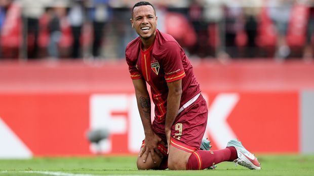 
                <strong>Luis Fabiano</strong><br>
                Luis Fabiano (Tianjin Quanjian): Der brasilianische Stürmer Luis Fabiano ist sich zum Jahresbeginn mit dem Zweitligisten Tianjin Quanjian einig geworden. Zuvor spielt der 35-Jährige für Sao Paulo in Brasilien. Fabiano agiert zu seiner besten Zeit beim FC Sevilla und dem FC Porto. 
              