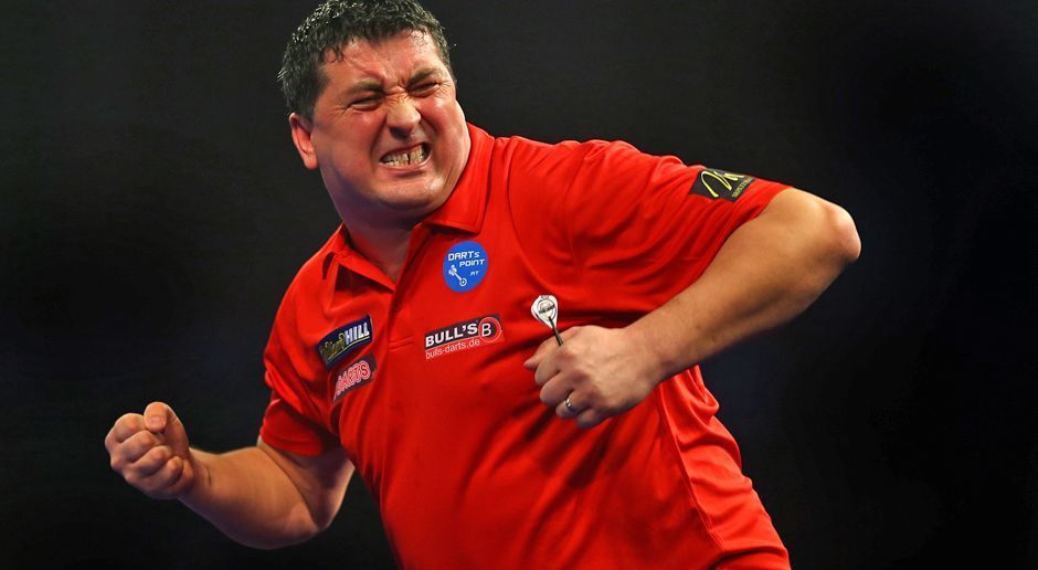 
                <strong>Mensur Suljovic</strong><br>
                Mensur "The Gentle" Suljovic ist frisch gebackener Champions-League-Sieger 2017 und holte damit seinen ersten großen Titel. Der in Serbien geborene Österreicher gilt trotz seiner 45 Jahre als "Shooting Star" des Darts.
              