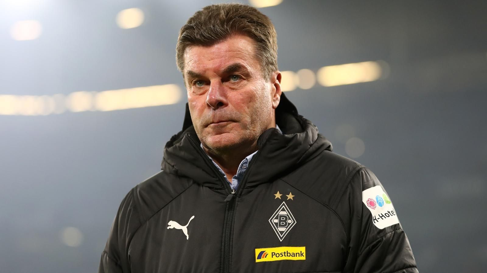 
                <strong>Die Vertragslaufzeiten der Bundesliga-Trainer 18/19</strong><br>
                Die Wege von Dieter Hecking und Borussia Mönchengladbach trennen sich nach dieser Saison. Der Vertrag des 54-Jährigen wäre eigentlich noch bis Sommer 2020 gültig gewesen. Hecking ist nicht der einzige Bundesliga-Trainer dessen Vertrag in dieser Saison vorzeitig aufgelöst wurde. ran.de zeigt euch die Coaches der 18 Bundesligisten und ihre Vertragslaufzeiten. (Stand: 04. April 2019)
              