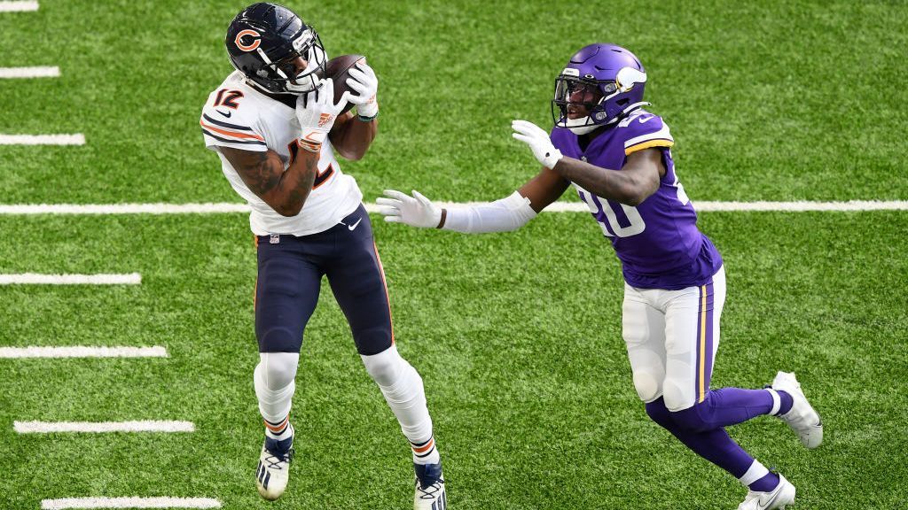 
                <strong>Gewinner: Allen Robinson (Chicago Bears)</strong><br>
                Die Chicago Bears-Offense war in dieser Saison nicht gerade das Gelbe vom Ei. Neben David Montgomery, der als Running Back gerade in der 2. Hälfte der Saison überzeugte, war Wide Receiver Allen Robinson aber der Star der Bears-Offense. 102 Receptions für 1.250 Yards fing Robinson, der in dieser Offseason Free Agent wird. Er wird vermutlich einen gut bezahlten Vertrag im Frühling unterschreiben.
              