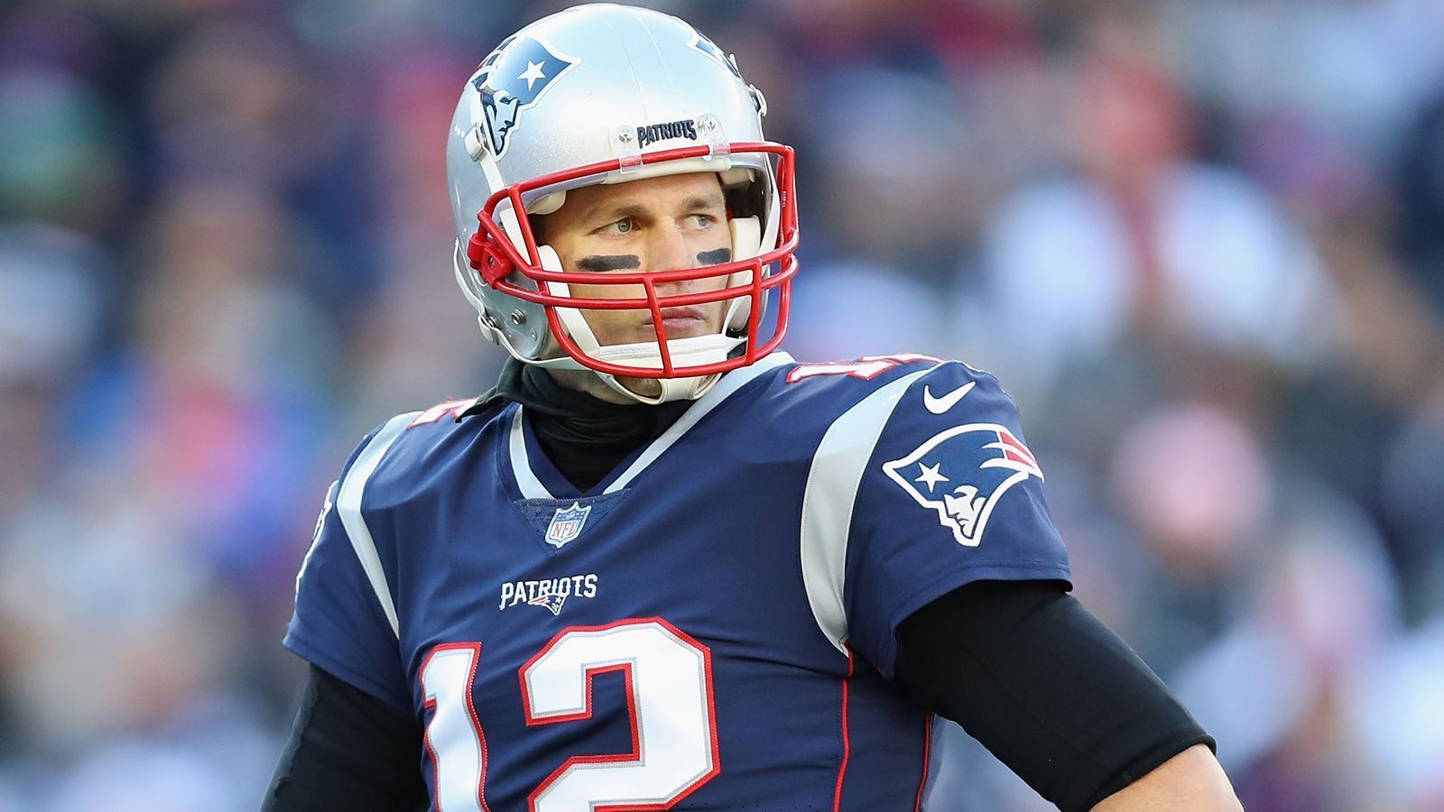 <strong>Tom Brady</strong><br>Die NFL-Legende war immer dafür bekannt, für das Team seinen Vertrag anders zu gestalten. Dadurch waren sowohl die New England Patriots als auch die Tampa Bay Buccaneers finanziell deutlich flexibler. 2012 waren es zum Beispiel rund sieben Millionen Dollar, 2014 immerhin 24 Millionen, die den Pats zusätzlich zur Verfügung standen. Brady hat dabei allerdings auf kein Geld verzichtet, sondern die Auszahlung anders gestaltet.