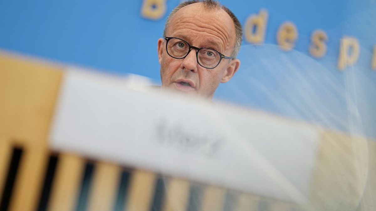 Friedrich Merz auf seiner ersten Sommer-Pressekonferenz als Regierungschef in Berlin.