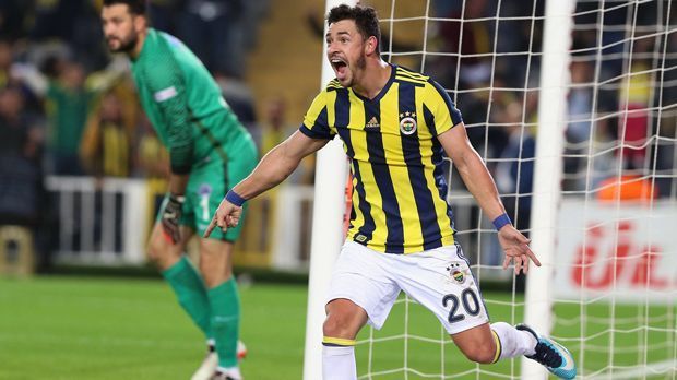 
                <strong>Giuliano (Fenerbahce Istanbul)</strong><br>
                Der offensive Mittelfeldspieler Giuliano spielt bei Fenerbahce Istanbul eine richtig gute Saison mit bislang zehn Treffer. Dennoch könnte der 27-Jährige bei der WM-Nominierung in die Röhre gucken. Er fehlt auf Tites Liste der unverzichtbaren Spieler, obwohl er in der zurückliegenden WM-Qualifikation mehrere Einsätze vorzuweisen hatte. Giulianos Konkurrenten um einen Stammplatz wären voraussichtlich Paulinho vom FC Barcelona und Renato Auguto von chinesischen Klub Beijing Sinobo Guoan, wo er unter Trainer Roger Schmidt spielt. Zumindest könnte sich Giuliano während der WM als Kenner des russischen Fußballs einbringen. Er spielte bis zum Sommer 2017 für Zenit St. Petersburg. 
              