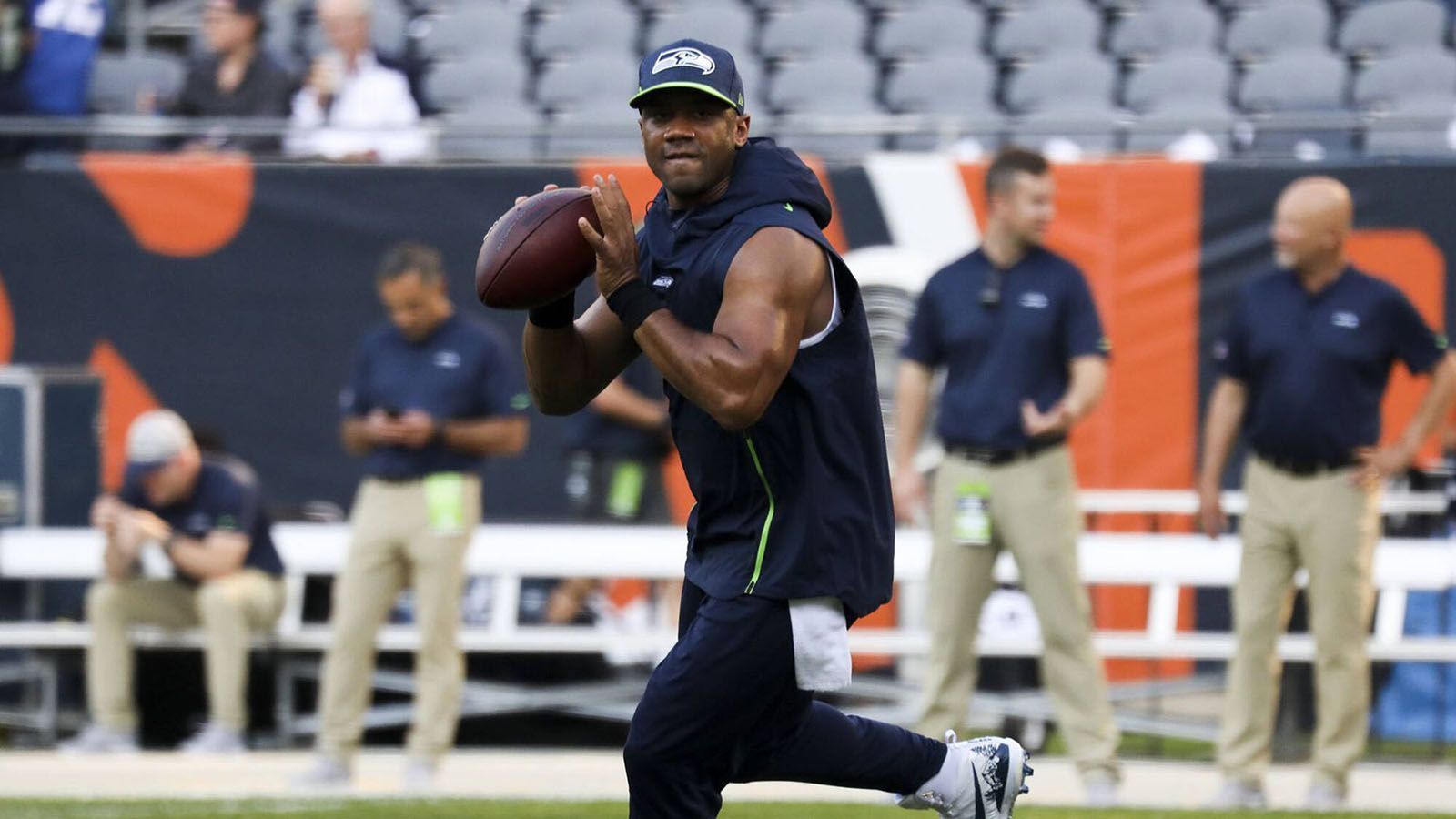 
                <strong>Platz 4: Russell Wilson (Seattle Seahawks)</strong><br>
                13 Interceptions warf der Seahawks-QB in der vergangenen Spielzeit und damit doppelt so viele wie in den beiden Jahren zuvor. Doch die Experten glauben nicht, dass sich dieser Negativtrend fortsetzen wird. Ein kleines Fragezeichen könnten aber eventuelle Tradegerüchte sein. 
              