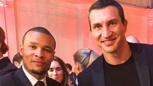 
                <strong>Das Glamour-Leben von Chris Eubank jr.</strong><br>
                Wladimir Klitschko darf in der Selfie-Sammlung natürlich nicht fehlen. Den Ex-Champion traf Eubank Jr. auf einer Charity-Veranstaltung.
              