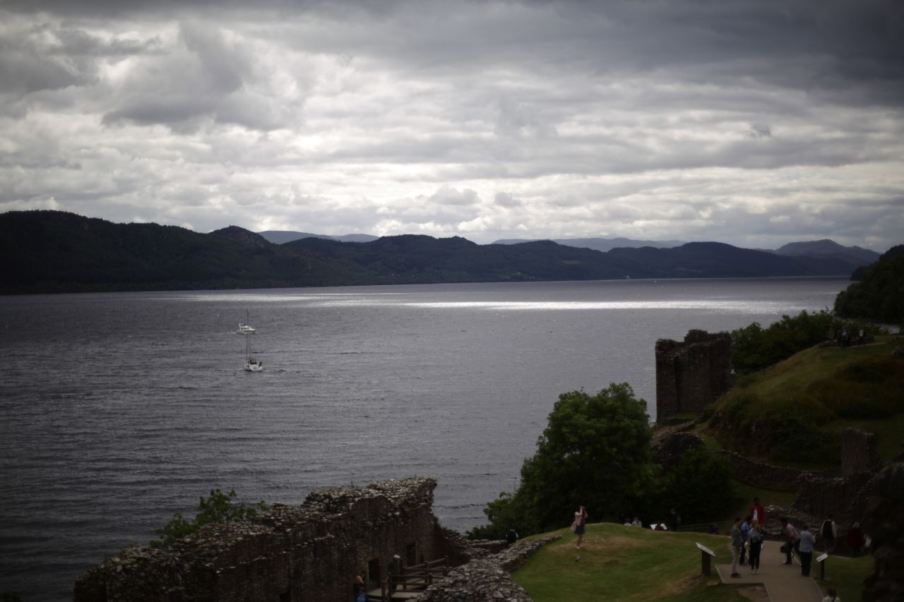 Der See Loch Ness gilt als Tourist:innen-Ziel - vor allem unter Nessie-Fans