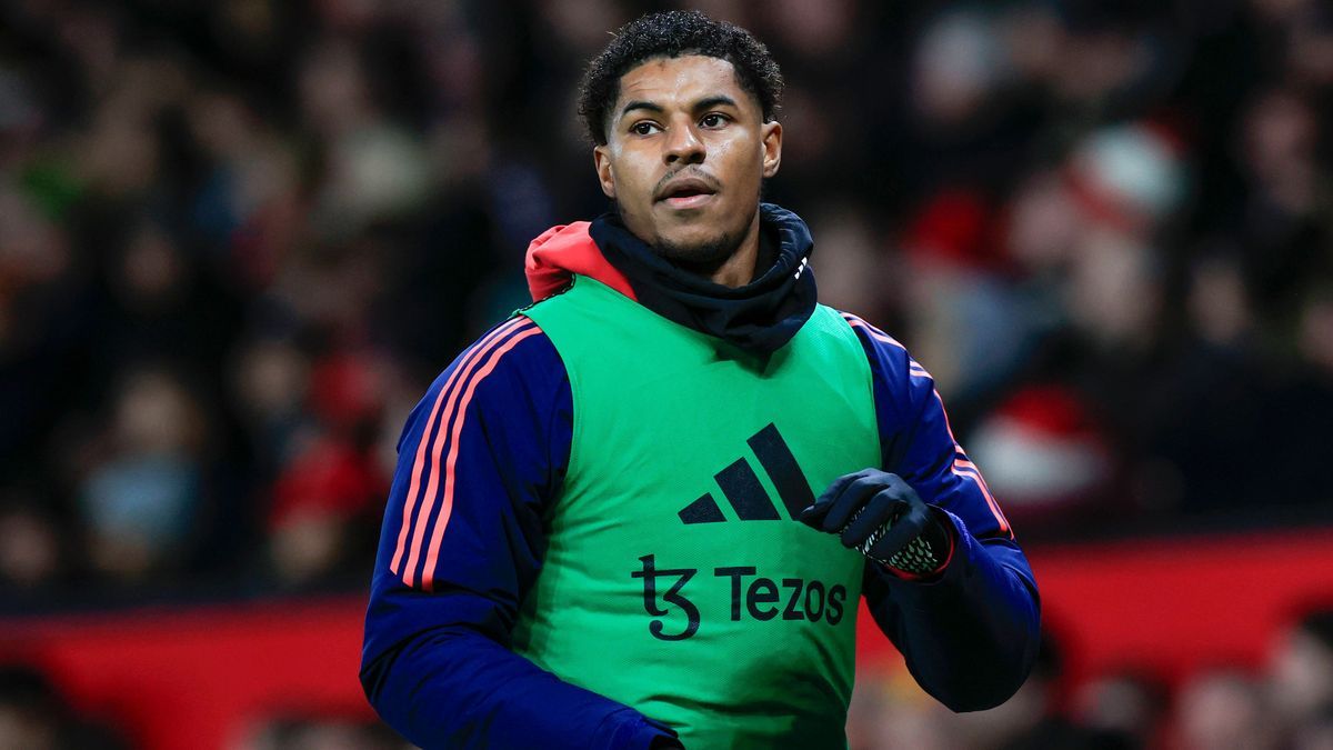 Manchester United, ManU v Newcastle United Premier League 30 12 2024. Marcus Rashford (10) of Manchester United warms up on the sidelines during the Premier League match between Manchester United a...