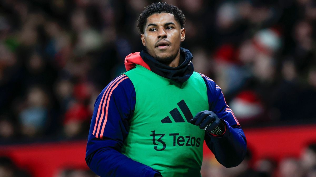 Manchester United, ManU v Newcastle United Premier League 30 12 2024. Marcus Rashford (10) of Manchester United warms up on the sidelines during the Premier League match between Manchester United a...