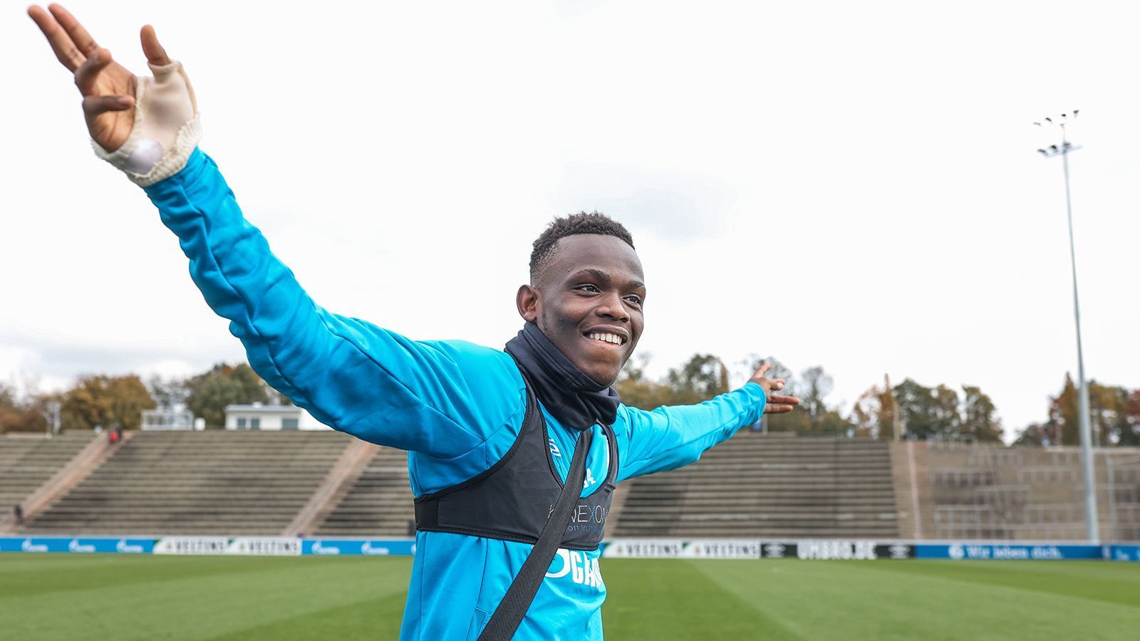 
                <strong>Platz 5: Rabbi Matondo (35,7 Kilometer pro Stunde)</strong><br>
                Verein: FC Schalke 04 - Position: Rechtsaußen
              