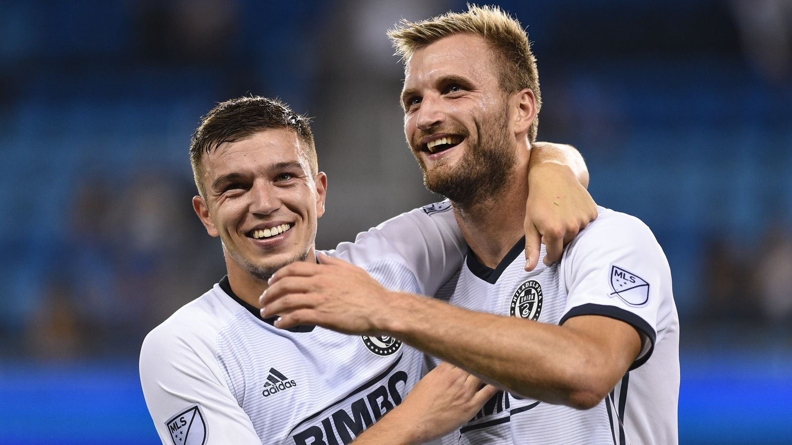 
                <strong>Philadelphia Union (Eastern Conference)</strong><br>
                Das Überraschungsteam der laufenden Saison in der Eastern Conference ist Philadelphia Union. Die Mannschaft hat die Regular Season ohne wirklich ganz große Namen auf Platz 3 beenden können und den Einzug in die Playoffs souverän gemeistert. Der deutsche Sportdirektor Ernst Tanner verstärkte das Team im Laufe des Jahres immer wieder mit Spielern aus Deutschland. So avancierte der frühere Lauterer Kacper Przybylko (re.) mit bislang 15 Saisontoren zum Top-Einkauf für Union. Neben Przybylko kamen auch noch Marco Fabian (Eintracht Frankfurt), Kai Wagner (Würzburger Kickers) und Andrew Wooten (SV Sandhausen) aus Deutschland nach Philadelphia. Mit Torwarttrainer Oka Nikolov steht zudem eine Eintracht-Ikone als Torwarttrainer auf der Union-Gehaltsliste. Philadelphia startet in den Playoffs gegen ...
              