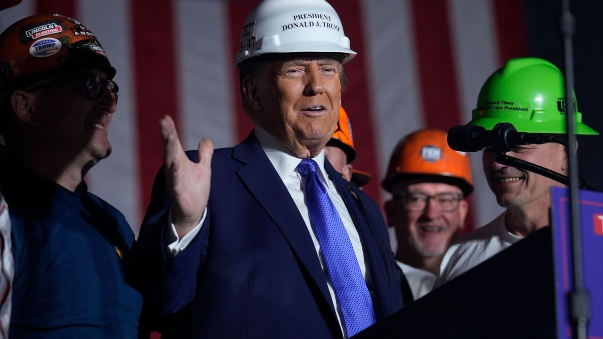 Donald Trump spricht auf einer Wahlkampfveranstaltung in Latrobe.