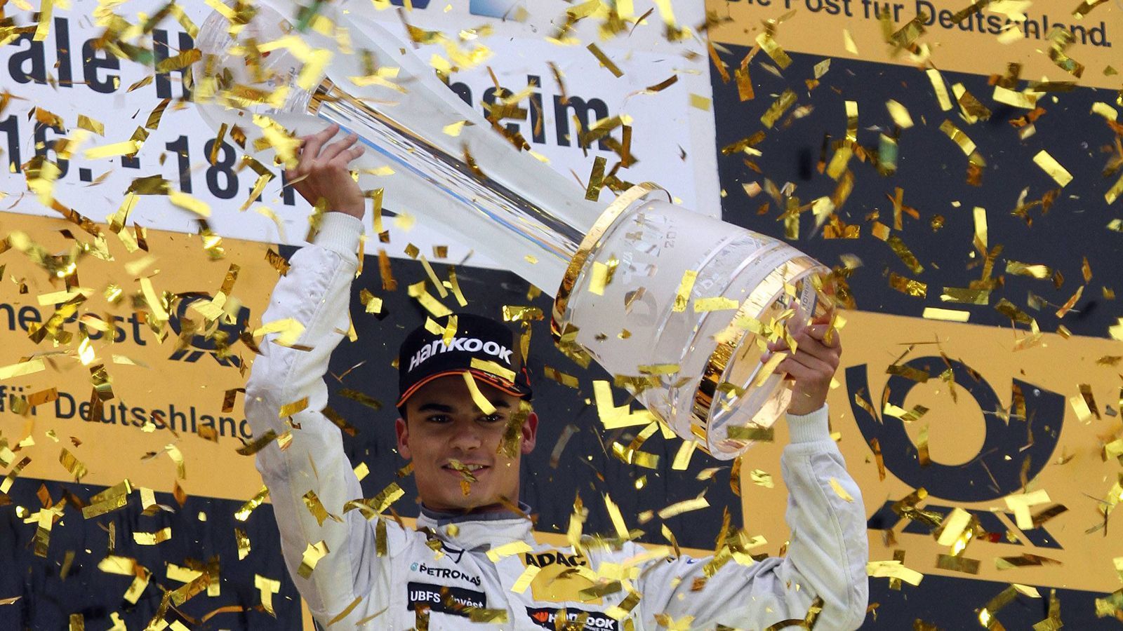 <strong>2015: Pascal Wehrlein</strong><br>
                Pascal Wehrlein krönte sich zum jüngsten Champion der Geschichte! Er war 20 Jahre und 364 Tage alt, als er die Meisterschaft 2015 gewann. Am Ende ließ er ein Audi-Trio hinter sich und schaffte wenige Monate später den Aufstieg in die Formel 1. 2018 kehrt er aus der Königsklasse zurück in die DTM.
