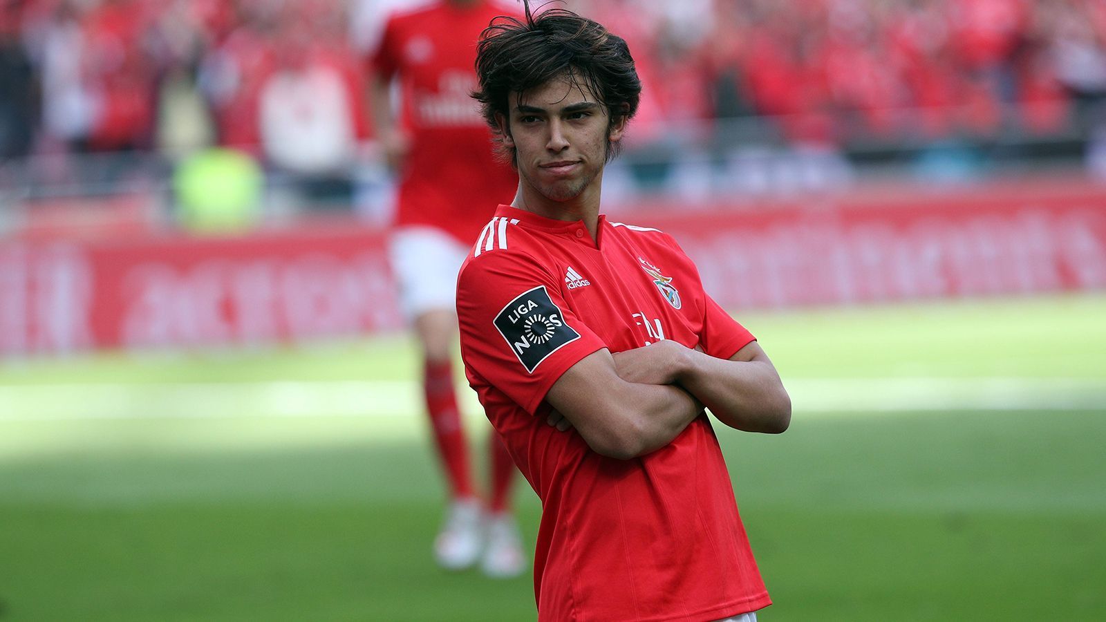
                <strong>1. Platz - Benfica Lissabon: 566,96 Mio. </strong><br>
                Teuerste Verpflichtungen: Raul Jimenez (22 Mio.), Everton (20 Mio.), Julian Weigl (20 Mio.) - Teuerste Abgänge: Joao Felix (Bild, 126 Mio.), Ederson (40 Mio.), Axel Witsel (40 Mio.)
              