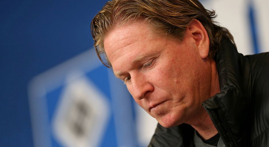 
                <strong>Markus Gisdol (Trainer 2016 – 2018) </strong><br>
                Erst war er der Retter, dann wurde er entlassen. Gisdol hielt den Hamburger SV mit einer starken Rückrunde 2017 in der Bundesliga. Ein gutes halbes Jahr später wurde er entlassen, als der HSV auf einem Abstiegsplatz stand. Ein kleiner Trost: Der Vertrag läuft bis 2019 weiter, sodass Gisdol monatlich geschätzte 150.000 Euro fürs Nichtstun bekommt.
              