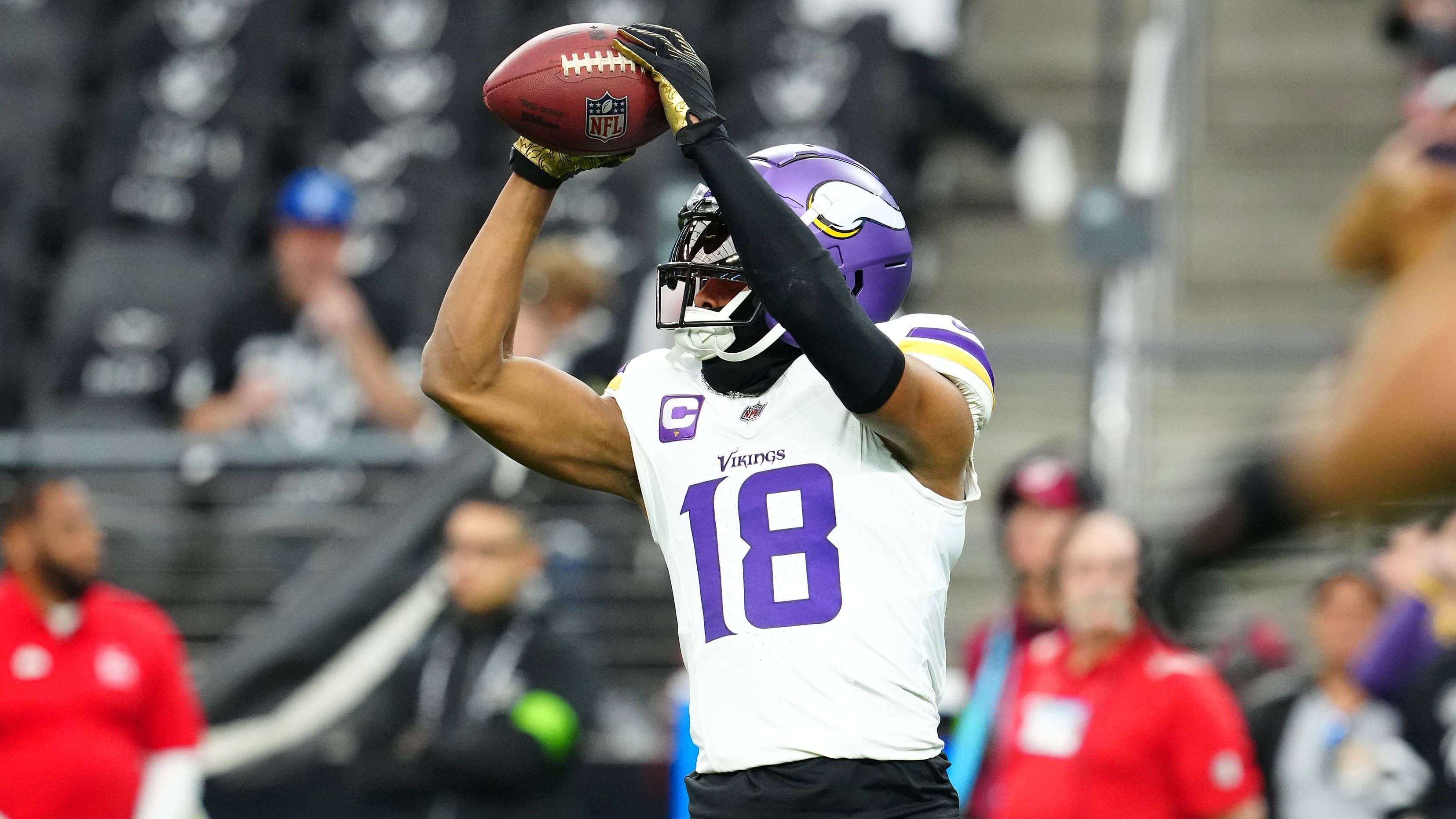 <strong>Justin Jefferson (Minnesota Vikings)<br></strong>Das war ein kurzes Comeback. Justin Jefferson hat sich im ersten Spiel nach seiner Verletzung sofort wieder verletzt und musste nach einer Blessur an der Brust sogar ins Krankenhaus für weitere Untersuchungen gebrach werden. Dort wurde nach Aussage von Vikings-Coach Kevin O'Connell offensichtlich "keine schwere Verletzung" festgestellt.&nbsp;&nbsp;