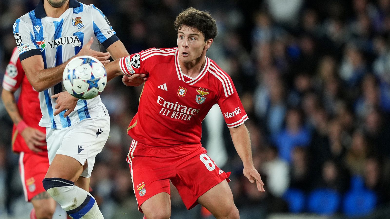 <strong>Joao Neves (Benfica)</strong><br>Zudem beobachten die Bayern laut "Sky" auch Joao Neves. Das Mittelfeldtalent aus Lissabon ist gerade einmal 19 Jahre alt und auch Manchester United soll an ihm interessiert sein. Bis 2028 hat Neves noch Vertrag, seine festgeschriebene Ablöse liegt bei 120 Millionen Euro.