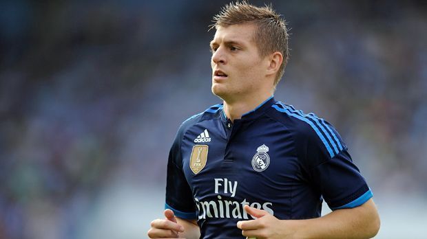 
                <strong>Real Madrid - zwei Spieler</strong><br>
                Real Madrid (zwei Spieler): Noch mehr Geld als Hargreaves spülte der Abgang von Toni Kroos in die Kasse des FC Bayern. Real Madrid überwies für den Mittelfeldstrategen nach der WM 2014 30 Millionen Euro Ablöse. Drei Jahre zuvor verpflichteten die Spanier Bayerns Hamit Altintop - ablösefrei.
              