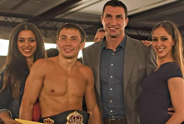 
                <strong>Nummerngirls - So heiß wird es im Ring </strong><br>
                ... Manchmal sagt ein Lachen mehr als tausend Worte. Die Boxer Gennady Golovkin (l.) und Wladimir Klitschko (r.) zeigten sich über die Gesellschaft dieser Nummern-Girls mehr als erfreut.
              