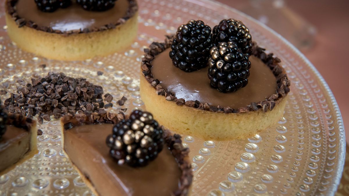 Brombeer-Noisette-Tartelettes