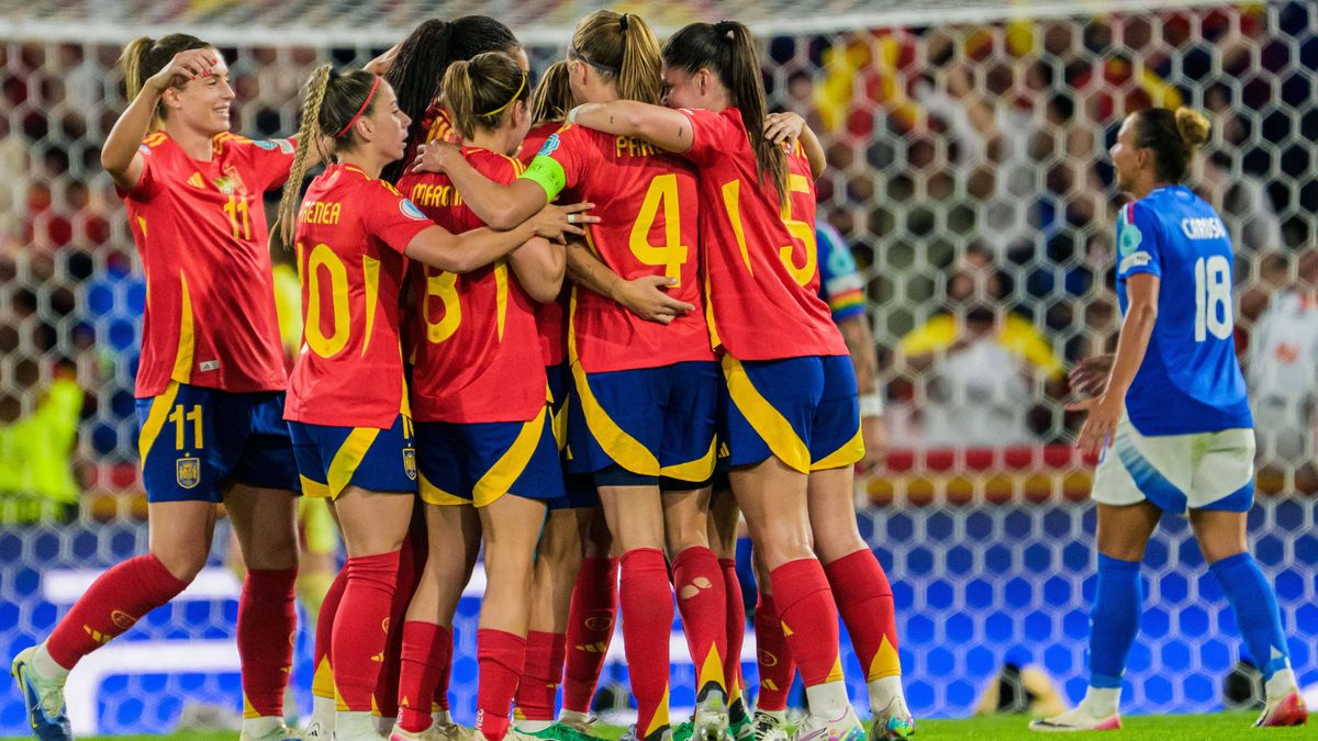 250711 Players of Spain celebrates after 2-1 during the UEFA Women s Euro 2025 Championship match between Italy and Spain on July 11, 2025 in Bern. Photo: Ludvig Thunman BILDBYRAN kod LT LT0713 fot...