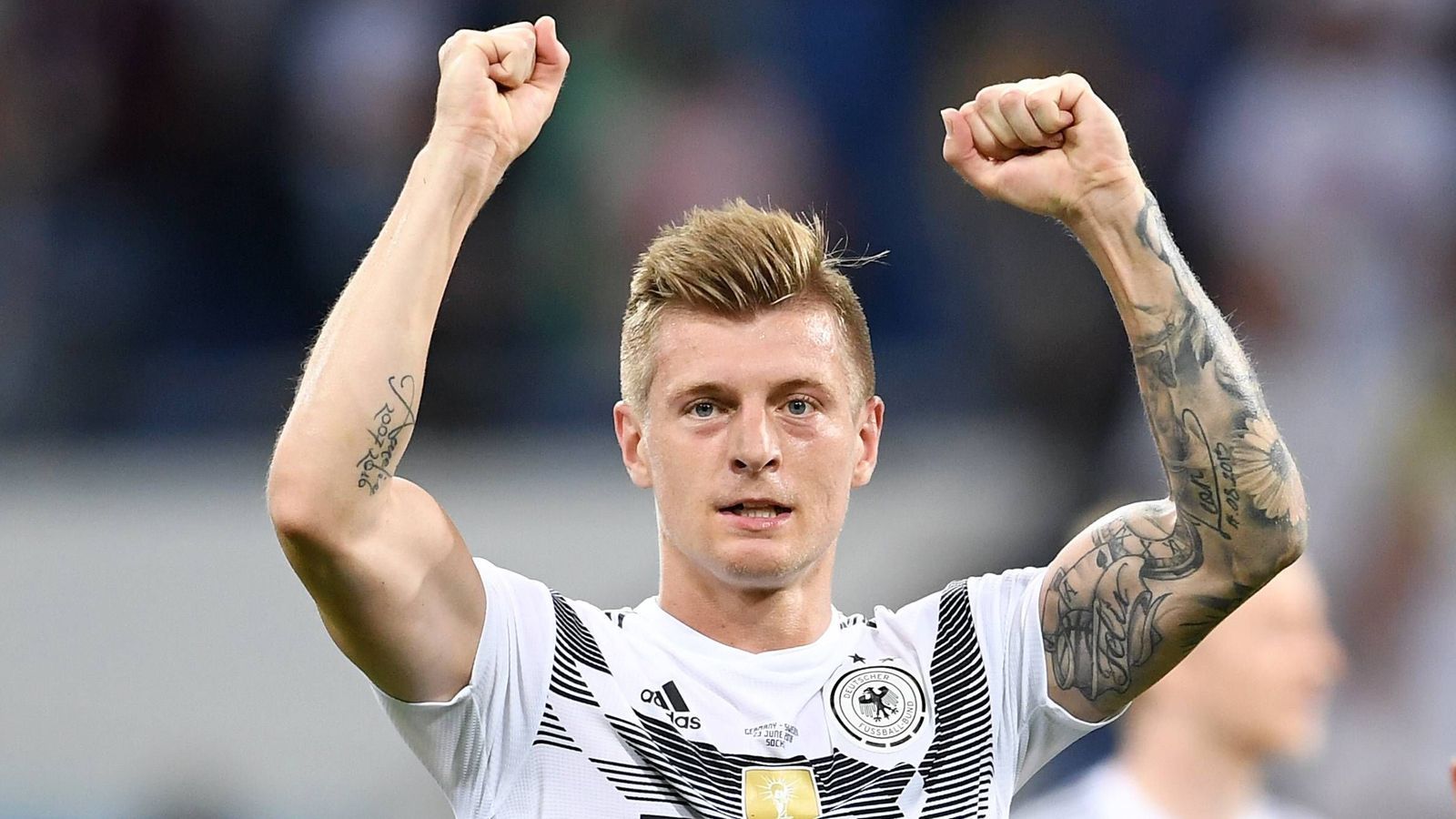 
                <strong>Mittelfeld: Toni Kroos</strong><br>
                Der Regisseur von Real Madrid ist gesetzt - erst recht seit seinem Traumtor gegen Schweden.
              