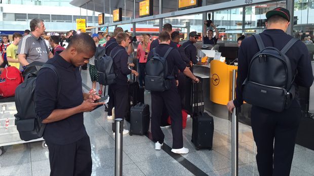 
                <strong>Der FC Bayern auf China-Tour</strong><br>
                Des Fußball-Profis liebste Freizeitbeschäftigung: Mit dem Smartphone im Internet surfen. Darin ist auch Neuzugang Douglas Costa ein Meister.
              