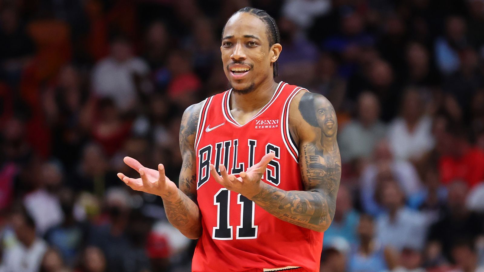 
                <strong>Chicago Bulls (Eastern Conference)</strong><br>
                &#x2022; Bilanz: 46-36 <br>&#x2022; Topscorer: DeMar DeRozan mit 27,9 Punkten im Schnitt<br>&#x2022; NBA-Titel: 6 Titel (1991, 1992, 1993, 1996, 1997, 1998)<br>
              