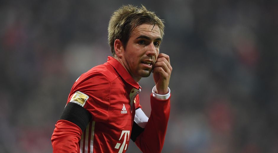 
                <strong>Abwehr: Philipp Lahm</strong><br>
                Philipp Lahm und Robben spielen seit 2009 gemeinsam beim FC Bayern. Zusammen gewannen sie fünf Deutsche Meisterschaften (2010, 2013, 2014, 2015, 2016), vier Mal den DFB-Pokal (2010, 2013, 2014, 2016), drei Mal den DFL-Supercup (2010, 2012, 2016) sowie je einmal die Champions League (2013), die FIFA-Klub-Weltmeisterschaft (2013) und den UEFA Super Cup (2013).
              